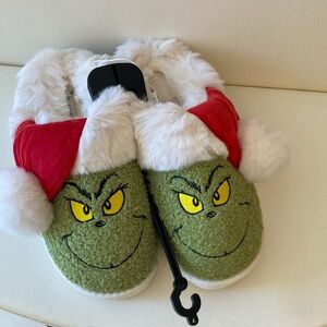 American Eagle Grinch Slippers Size 7